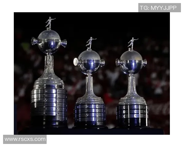 玻利瓦尔与曼塔的激烈对决揭示足球战术与团队精神的完美结合 玻利瓦尔与曼塔的激烈对决揭示足球战术与团队精神的完美结合