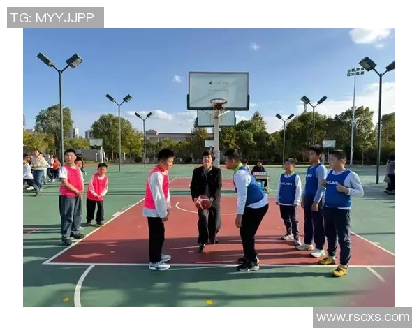 天主大学与库里科连队的激烈对决展现篮球魅力与团队精神的较量 天主大学与库里科连队的激烈对决展现篮球魅力与团队精神的较量